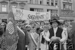 3.05.1981, Bydgoszcz, Polska.
Wierni uczestniczący w mszy świętej celebrowanej przez biskupa gnieźnieńskiego Jana Michalskiego na Starówce.
Fot. Tomasz Tomaszewski, zbiory Ośrodka KARTA