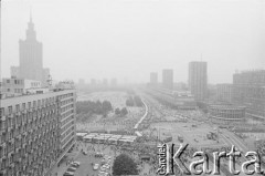 3-5.08.1981, Warszawa, Polska.
Blokada ronda na skrzyżowaniu ulicy Marszałkowskiej i Alei Jerozolimskich. Kierowcy autobusów miejskich i ciężarówek w ten sposób protestowali przeciwko obniżce kartkowych przydziałów mięsa i trudnościom zaopatrzeniowym. Strajk został zorganizowany przez Zarząd Regionu Mazowsze NSZZ 