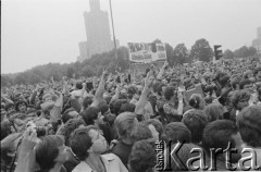 3-5.08.1981, Warszawa, Polska.
Blokada ronda na skrzyżowaniu ulicy Marszałkowskiej i Alei Jerozolimskich. Kierowcy autobusów miejskich i ciężarówek w ten sposób protestowali przeciwko obniżce kartkowych przydziałów mięsa i trudnościom zaopatrzeniowym. Strajk został zorganizowany przez Zarząd Regionu Mazowsze NSZZ 