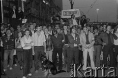 3-5.08.1981, Warszawa, Polska.
Blokada ronda na skrzyżowaniu ulicy Marszałkowskiej i Alei Jerozolimskich. Kierowcy autobusów miejskich i ciężarówek w ten sposób protestowali przeciwko obniżce kartkowych przydziałów mięsa i trudnościom zaopatrzeniowym. Strajk został zorganizowany przez Zarząd Regionu Mazowsze NSZZ 