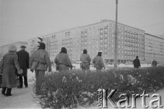 Po 13.12.1981, Warszawa, Polska.
Początek stanu wojennego. Patrol na skrzyżowaniu ulic Wery-Kostrzewy i Grójeckiej. 
Fot. Małgorzata Niezabitowska i Tomasz Tomaszewski, zbiory Ośrodka KARTA