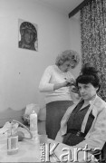 21.03.1982, Gdańsk - Zaspa, Polska.
Danuta Wałęsa w trakcie przygotowań do chrzcin córki Marii Wiktorii.
Fot. Tomasz Tomaszewski, zbiory Ośrodka KARTA
