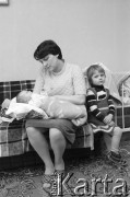 21.03.1982, Gdańsk - Zaspa, Polska.
Danuta Wałęsa z córką Marią Wiktorią w dniu jej chrztu.
Fot. Tomasz Tomaszewski, zbiory Ośrodka KARTA
