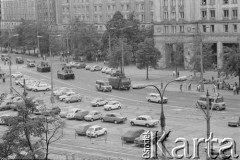 3.05.1982, Warszawa, Polska.
Pojazdy ZOMO na placu Konstytucji. Tego dnia obyła się na Starym Mieście niezależna manifestacja.
Fot. Tomasz Tomaszewski, zbiory Ośrodka KARTA
