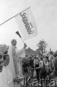 Sierpień 1981, Częstochowa, Polska.
Pielgrzymi na błoniach jasnogórskich.
Fot. Tomasz Tomaszewski, zbiory Ośrodka KARTA