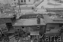 1982, Polska.
Mężczyzna na gołębniku.
Fot. Tomasz Tomaszewski, zbiory Ośrodka KARTA