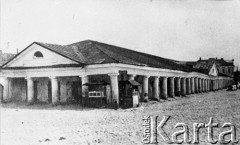 1918-1939, Nowogródek, Polska.
Rynek, fragment hal targowych.
Fot. NN, kolekcja Cezarego Chlebowskiego, zbiory Ośrodka KARTA