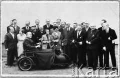 15.05.1965, Suchedniów koło Skarżyska-Kamiennej, Polska.
Zespół konspiracyjny produkujący broń pod kierunkiem inżyniera Kazimierza Czerniewskiego ps. 