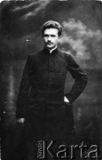 Ok. 1910-1920, Warszawa.
Wiktor Hugon Zachert-Okrzanowski, ojciec Mirona Zachert-Okrzanowskiego ps. 