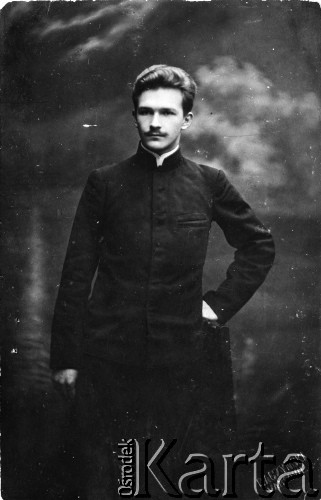 Ok. 1910-1920, Warszawa.
Wiktor Hugon Zachert-Okrzanowski, ojciec Mirona Zachert-Okrzanowskiego ps. 