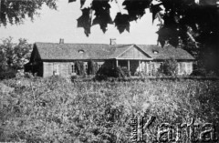 Brak daty, Grociszki koło Dyneburga.
Chutor rodziny Aleksandrowiczów - baza dywersyjnej grupy dyneburskiej współpracującej z V Odcinkiem 