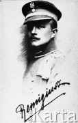 Ok. 1920, brak miejsca.
Adam Remigiusz Grocholski, oficer Wojska Polskiego, adiutant Ministra Spraw Wojskowych Józefa Piłsudskiego, w czasie II wojny światowej w Związku Walki Zbrojnej/Armii Krajowej, m.in. jako drugi komendant 