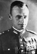 Przed 1939, Polska.
Podporucznik Witold Pilecki, ps. 