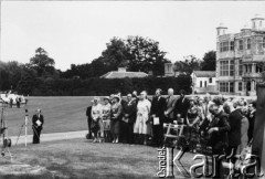 20.06.1983, Staffron Walden, Anglia, Wielka Brytania.
Rezydencja Audley End, odsłonięcie pomnika poświęconego polskim cichociemnym. W Audley End mieścił się ich ośrodek szkoleniowy. 
Fot. NN, kolekcja Cezarego Chlebowskiego, zbiory Ośrodka KARTA