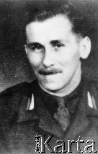 Brak daty, brak miejsca.
Portret żołnierza, w czasie II wojny światowej prawdopodobnie członka Armii Krajowej.
Fot. NN, kolekcja Cezarego Chlebowskiego, zbiory Ośrodka KARTA