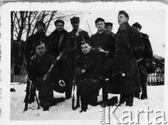 Zima 1943, okolice Szczuczyna.
Okręg Nowogródek Armii Krajowej, żołnierze placówki szczuczyńskiej.
Fot. NN, kolekcja Cezarego Chlebowskiego, zbiory Ośrodka KARTA