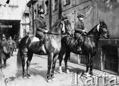 1935, Polska.
Z lewej major dyplomowany kawalerii Tadeusz Sokołowski ps. 