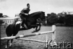 Przed 1939, Polska.
Bogdan Piątkowski podczas zawodów jeździeckich. B. Piątkowski ps. 