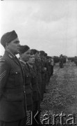 01.07.1945, Faldingworth, Wielka Brytania. 
Lotnicy 300 Dywizjonu w trakcie inspekcji stacji przez dowództwo Polskich Sił Powietrznych z okazji święta 5-lecia jednostki.
Fot. Zenon Brejwo, zbiory Ośrodka KARTA