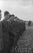 01.07.1945, Faldingworth, Wielka Brytania. 
Lotnicy 300 Dywizjonu w trakcie inspekcji stacji przez dowództwo Polskich Sił Powietrznych z okazji święta 5-lecia jednostki.
Fot. Zenon Brejwo, zbiory Ośrodka KARTA
