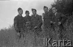 1944-1946, Faldingworth, Wielka Brytania. 
Sierżant Zenon Brejwo sanitariusz ze Stacji Faldingworth (pierwszy z prawej) z kolegami z personelu naziemnego Polskich Sił Powietrznych na łonie natury.
Fot. NN, zbiory Ośrodka KARTA