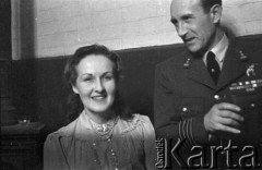 31.12.1943, Ingham, Wielka Brytania. 
Polski dowódca Stacji Ingham ppłk pilot Adam Kropiński wraz ze swoją brytyjską małżonką Dianą Kropińską.
Fot. Zenon Brejwo, zbiory Ośrodka KARTA