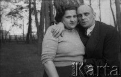 Po 1945, Polska. 
Sierżant Zenon Brejwo sanitariusz ze Stacji Faldingworth w cywilu wraz małżonką Heleną, byłą ochotniczką WAAF (Pomocniczą Lotniczą Służbą Kobiet). 
Fot. NN, zbiory Ośrodka KARTA