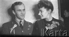 1943, Ingham, Wielka Brytania. 
Porucznik nawigator z 300 Dywizjonu z partnerką podczas jednego z wieczorków tanecznych
Fot. Zenon Brejwo, zbiory Ośrodka KARTA