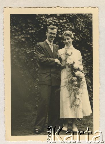 6.04.1953, Bruksela, Belgia.
Pamiątkowa fotografia ślubna Zofii z domu Wajs i Jana Kułakowskich.
Fot. NN, kolekcja Zofii i Jana Kułakowskich, udostępniła Zofia Kułakowska, zbiory Ośrodka KARTA