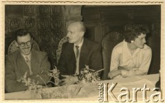 1954-1955, Bruksela, Belgia.
Boże Narodzenie. 1. z lewej Jan Kułakowski, członek Sekretariatu Generalnego Międzynarodowej Konferencji Chrześcijańskich Związków Zawodowych.
Fot. NN, kolekcja Zofii i Jana Kułakowskich, udostępniła Zofia Kułakowska, zbiory Ośrodka KARTA