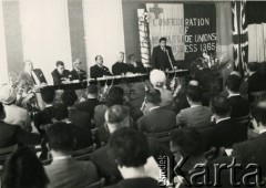 1965, Malta.
Kongres Konfederacji Związków Zawodowych Malty. 2. z lewej Jan Kułakowski, sekretarz generalny Europejskiej Organizacji Międzynarodowej Konfederacji Chrześcijańskich Związków Zawodowych.
Fot. NN, kolekcja Jana i Zofii Kułakowskich, zbiory Ośrodka KARTA