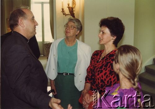 1989-1990, Bruksela, Belgia.
Ksiądz Cebula, dr Zofia Kułakowska, żona Jana Kułakowskiego i Danuta Wałęsa, żona Lecha Wałęsy. 
Fot. NN, kolekcja Zofii i Jana Kułakowskich, udostępniła Zofia Kułakowska, zbiory Ośrodka KARTA