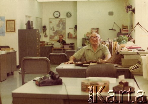 1978, Waszyngton, USA.
Redakcja Sekcji Polskiej Głosu Ameryki. Zbigniew Wierzbicki i Bogdan Morison (z tyłu).
Fot. NN, kolekcja Marka Walickiego, zbiory Ośrodka KARTA
