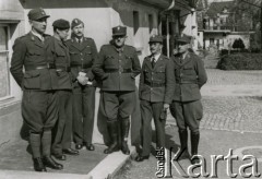 1940-1942, Pfäffikon, Szwajcaria.
Żołnierze 6. Kresowego Pułku Strzelców Pieszych na ulicy miasta.
Fot. NN, zbiory Ośrodka KARTA, album przekazała Wanda Klenczon