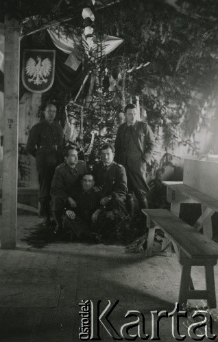 24.12.1941, Pfäffikon, Szwajcaria.
Wieczór wigilijny 6. Kresowego Pułku Strzelców Pieszych w obozie wojskowym.
Fot. NN, zbiory Ośrodka KARTA, album przekazała Wanda Klenczon