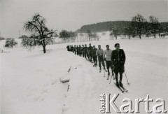 1940-1942, Pfäffikon, Szwajcaria.
Żołnierze 6. Kresowego Pułku Strzelców Pieszych na nartach.
Fot. NN, zbiory Ośrodka KARTA, album przekazała Wanda Klenczon