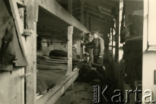 1940-1942, Pfäffikon, Szwajcaria.
Żołnierze 6. Kresowego Pułku Strzelców Pieszych w obozie wojskowym.
Fot. NN, zbiory Ośrodka KARTA, album przekazała Wanda Klenczon
