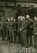 1941, Pfäffikon, Szwajcaria.
Żołnierze 6. Kresowego Pułku Strzelców Pieszych wraz z dowódcą (3. od lewej), ppłk. dypl. Stanisławem Bieniem.
Fot. NN, zbiory Ośrodka KARTA, album przekazała Wanda Klenczon

