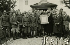 31.08.1941, Pfäffikon, Szwajcaria.
Żołnierze 6. Kresowego Pułku Strzelców Pieszych podczas spotkania z władzami miasta.
Fot. NN, zbiory Ośrodka KARTA, album przekazała Wanda Klenczon