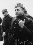 1941-1942, Pfäffikon, Szwajcaria.
Kurs szkoleniowy dla dowódców w wojskowym ośrodku szkoleniowym Pfäffikon. Z prawej wykład wygłasza ppłk. dypl. Stanisław Bień, dowódca 6. Kresowego Pułku Strzelców Pieszych.
Fot. NN, zbiory Ośrodka KARTA, album przekazała Wanda Klenczon