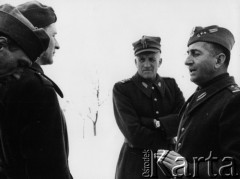1941-1942, Pfäffikon, Szwajcaria.
Inspekcja generała brygady Wojska Polskiego Stanisława Pelca na kursie szkoleniowym dla dowódców w wojskowym ośrodku szkoleniowym Pfäffikon. Z prawej stoi ppłk. dypl. Stanisław Bień.
Fot. NN, zbiory Ośrodka KARTA, album przekazała Wanda Klenczon
