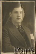 1928-1929, Buenos Aires, Argentyna.
Jose Kozłowski.
Fot. NN, zbiory Adeli Kozlowski i Eugeniusza Zacharko, reprodukcje cyfrowe w Bibliotece Polskiej im. Ignacego Domeyki w Buenos Aires (Biblioteca Polaca Ignacio Domeyko) i w Ośrodku KARTA w Warszawie.
