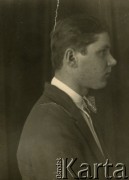 1928-1929, Buenos Aires, Argentyna.
Esteban Kozłowski.
Fot. NN, zbiory Adeli Kozlowski i Eugeniusza Zacharko, reprodukcje cyfrowe w Bibliotece Polskiej im. Ignacego Domeyki w Buenos Aires (Biblioteca Polaca Ignacio Domeyko) i w Ośrodku KARTA w Warszawie.
