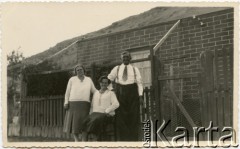 Lata 30., Argentyna.
Rodzina.
Fot. NN, zbiory Enrique Koprowskiego, reprodukcje cyfrowe w Bibliotece Polskiej im. Ignacego Domeyki w Buenos Aires (Biblioteca Polaca Ignacio Domeyko) i w Ośrodku KARTA w Warszawie.