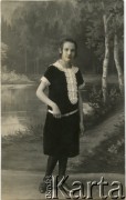 Lata 30., Comodoro Rivadavia, prowincja Chubut, Argentyna.
Janina Krajewska - siostra Marianny Koprowski.
Fot. NN, zbiory Enrique Koprowskiego, reprodukcje cyfrowe w Bibliotece Polskiej im. Ignacego Domeyki w Buenos Aires (Biblioteca Polaca Ignacio Domeyko) i w Ośrodku KARTA w Warszawie.