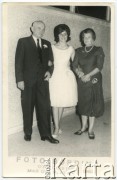 1963, Mar de Plata, Argentyna.
Jose i Josefa Szymanski z wnuczką Martą.
Fot. NN, zbiory Roberto Carlosa Szymanskiego, reprodukcje cyfrowe w  Bibliotece Polskiej im. Ignacego Domeyki w Buenos Aires (Biblioteca Polaca Ignacio Domeyko) i w Ośrodku KARTA w Warszawie