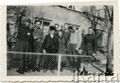 19.02.1941, Trachselwald, Szwajcaria.
Internowani Polacy. Ludwik Figna (pierwszy z prawej).
Fot. NN, zbiory Juana Ludvica Figny, reprodukcje cyfrowe w Bibliotece Polskiej im. Ignacego Domeyki w Buenos Aires (Biblioteca Polaca Ignacio Domeyko) i w Ośrodku KARTA w Warszawie.