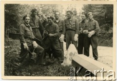 9.09.1941, Winterthur, Szwajcaria.
Internowani żołnierze podczas pracy. Ludwik Figna (pierwszy z prawej).
Fot. NN, zbiory Juana Ludvica Figny, reprodukcje cyfrowe w Bibliotece Polskiej im. Ignacego Domeyki w Buenos Aires (Biblioteca Polaca Ignacio Domeyko) i w Ośrodku KARTA w Warszawie.