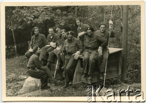 9.09.1941, Winterthur, Szwajcaria.
Internowani żołnierze podczas pracy. Ludwik Figna (czwarty z lewej).
Fot. NN, zbiory Juana Ludvica Figny, reprodukcje cyfrowe w Bibliotece Polskiej im. Ignacego Domeyki w Buenos Aires (Biblioteca Polaca Ignacio Domeyko) i w Ośrodku KARTA w Warszawie.