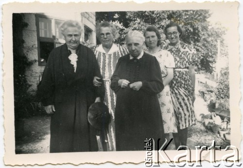 1940-1945, Szwajcaria.
Kobiety.
Fot. NN, zbiory Juana Ludvica Figny, reprodukcje cyfrowe w Bibliotece Polskiej im. Ignacego Domeyki w Buenos Aires (Biblioteca Polaca Ignacio Domeyko) i w Ośrodku KARTA w Warszawie.